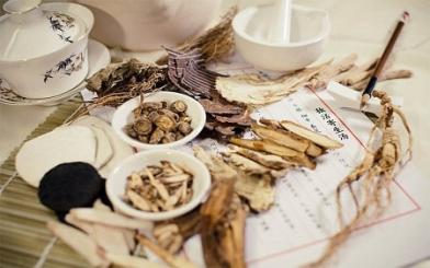 Chữa viêm phụ khoa bằng Đông y có tốt không? 5 bài thuốc được đánh giá cao