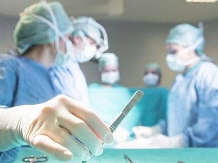 Thuốc uống viêm bao quy đầu hay can thiệp ngoại khoa?